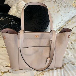 NWOT!! Michael Kors large pink leather tote with rosegold hardware beautiful bag